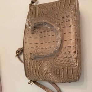 Elegant Crocodile-Embossed Tan Handbag